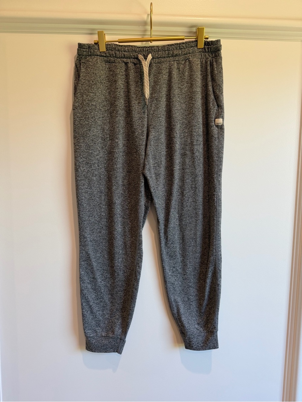 Vuori Heather Gray Women’s Jogger Sweatpants